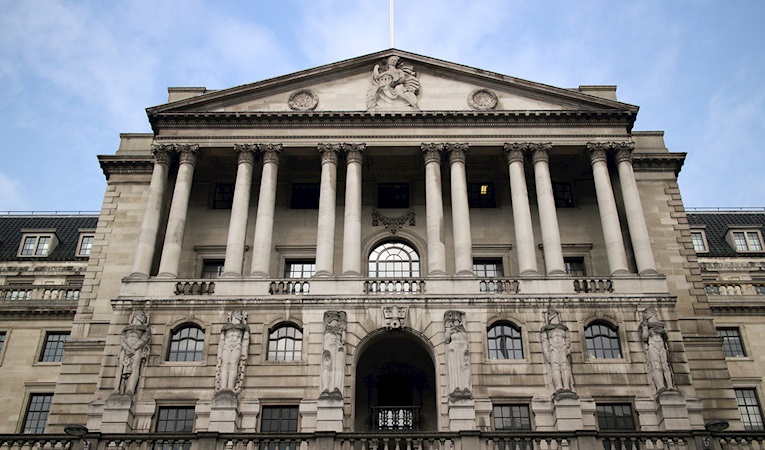 İngiltere Merkez Bankası'ndan faiz indirimi geldi