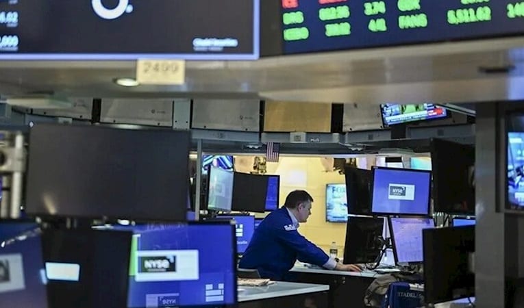 Küresel piyasalar yapay zeka iyimserliği ile Orta Doğu riskleri arasında yön arıyor