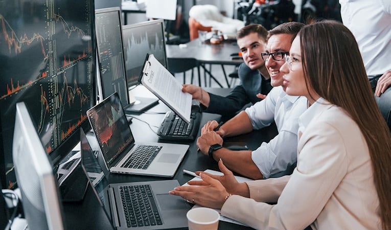 Avrupa borsaları haftaya karışık başladı