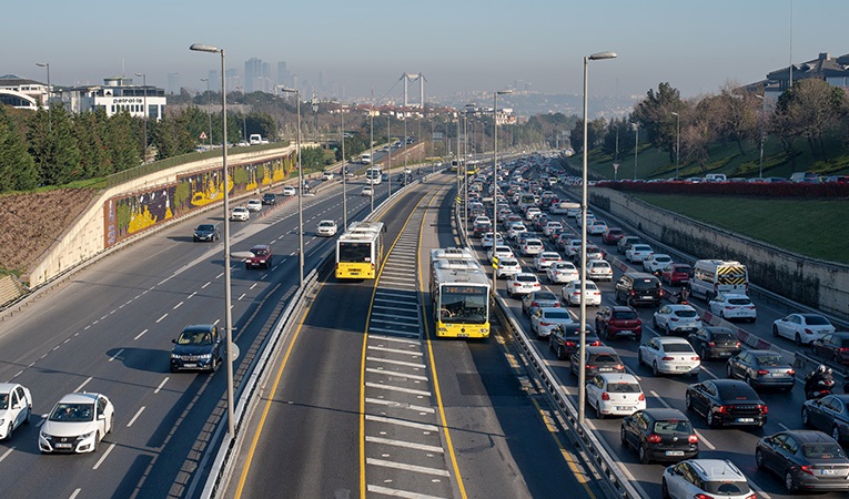 İstanbul'da toplu ulaşıma yapılan zam bugün itibarıyla hayata geçti
