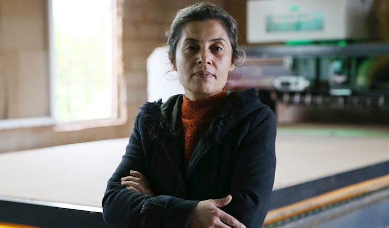 Devletten hibe aldı, mobilya atölyesi kurdu