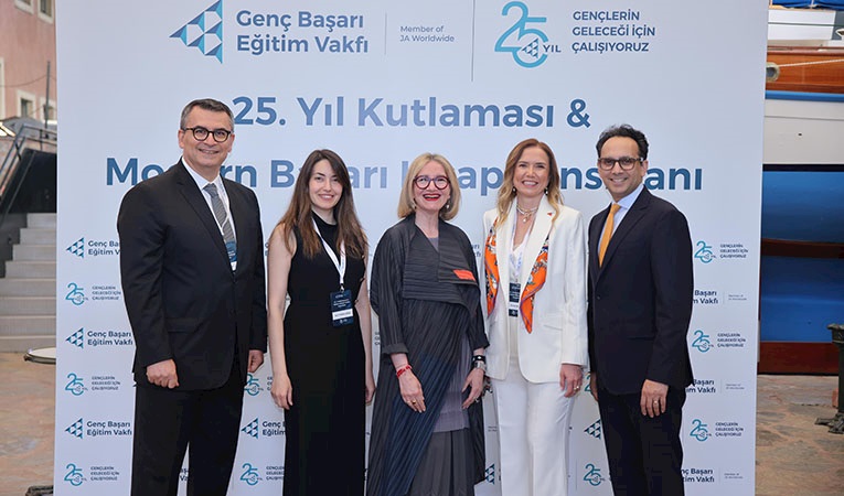 Genç Başarı Eğitim Vakfı 25. yılını kutladı