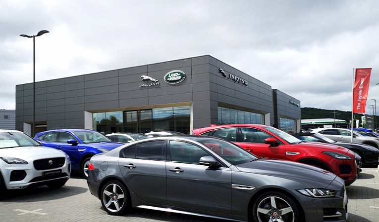 Jaguar Land Rover Birleşik Krallık'ta 500 kadar yöneticiyi işten çıkaracak