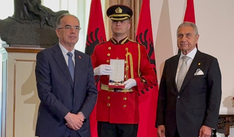 Arnavutluk Devleti’nden Hasan Ulusoy’a “Akademik Meşe Nişanı Kumandan Rütbesi”