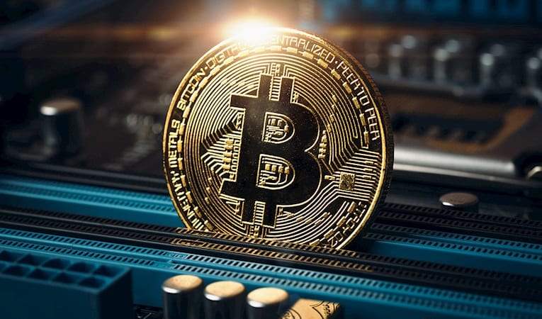 Bitcoin, Mayıs ayından bu yana ilk kez 77 bin doların üzerine yükseldi