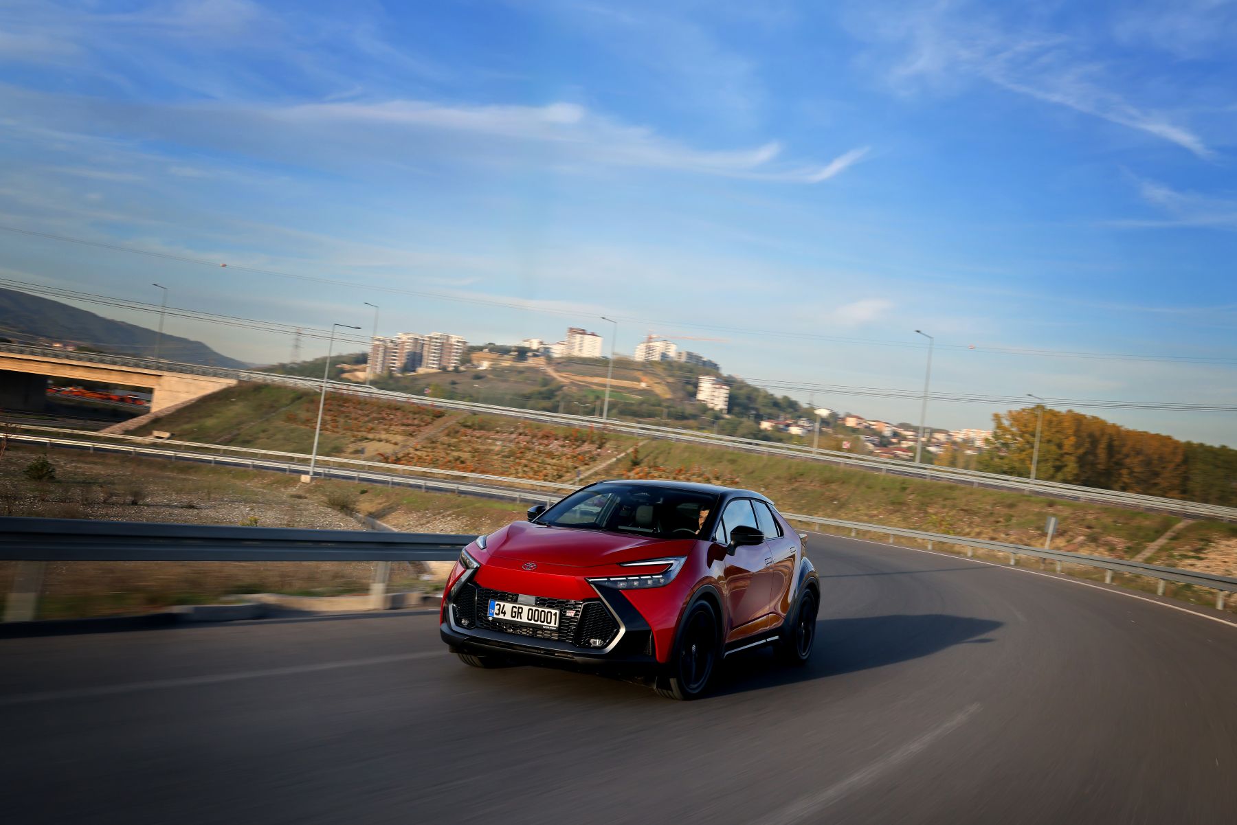 Toyota yeni modelini satışa sundu, fiyatını duyurdu