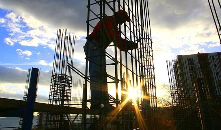 Güven endeksi Nisan'da hizmet ve perakende ticaret sektörlerinde azaldı, inşaat sektöründe arttı