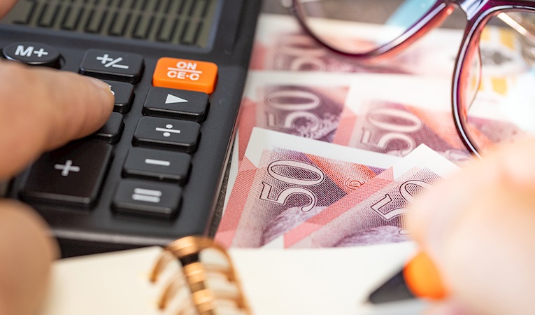 İngiltere ekonomisi Ekim'de daraldı