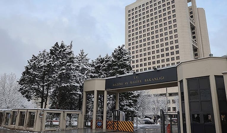 Hazine iki ihaleyle 67,8 milyar lira borçlandı