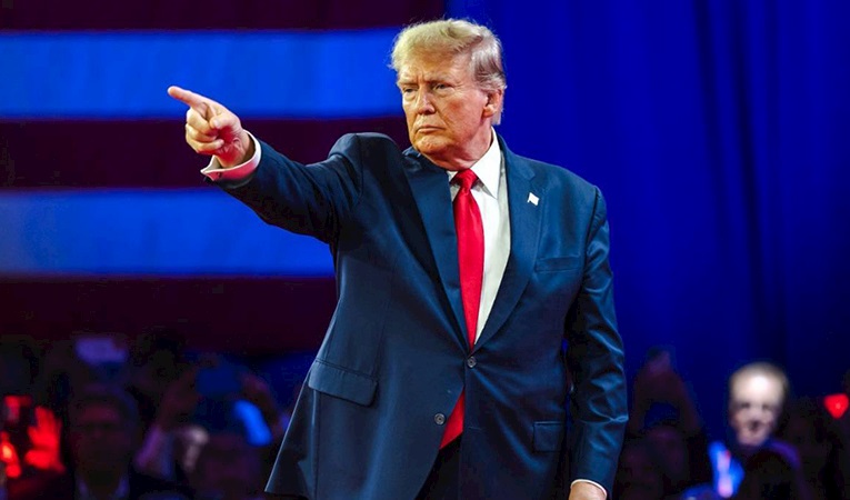 Trump iki nükleer denizaltının, Medvedev'in açıklamaları sonrası harekete geçtiğini duyurdu