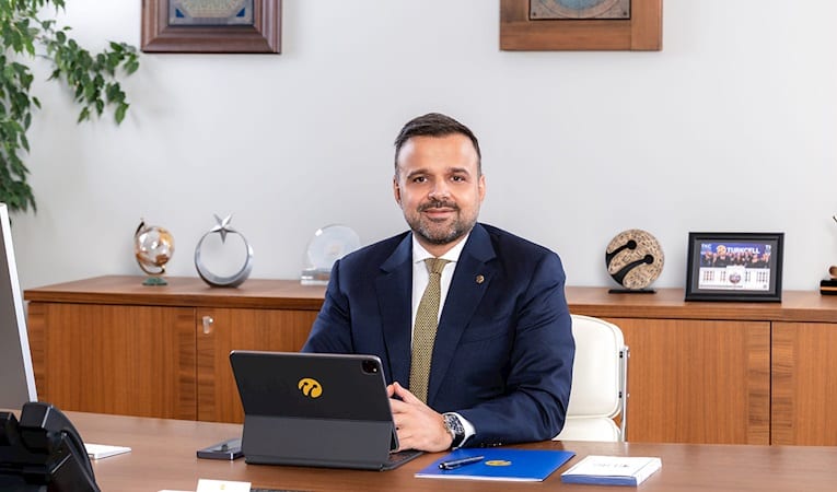 Turkcell'in yılın ikinci çeyreğinde net karı 5,2 milyar lira oldu