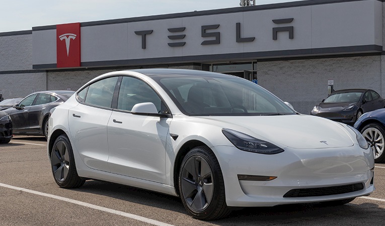 Tesla'nın karı üçüncü çeyrekte azaldı