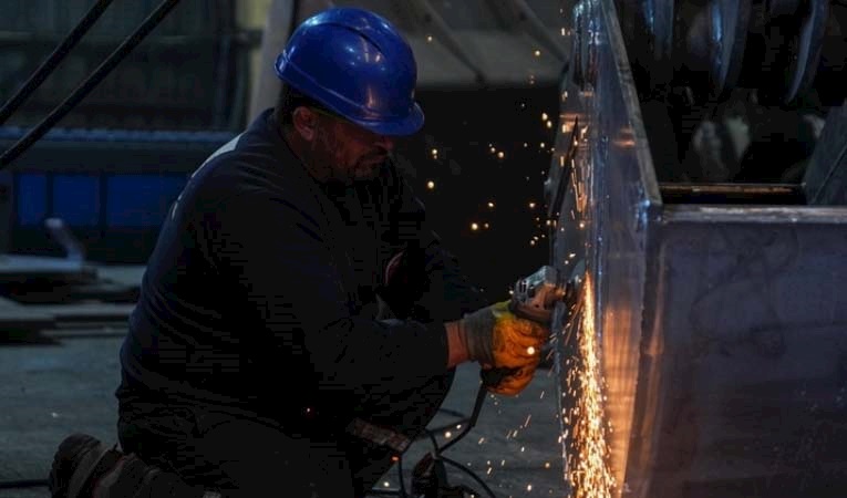 Ücretli çalışan sayısı nisanda 2.4 arttı