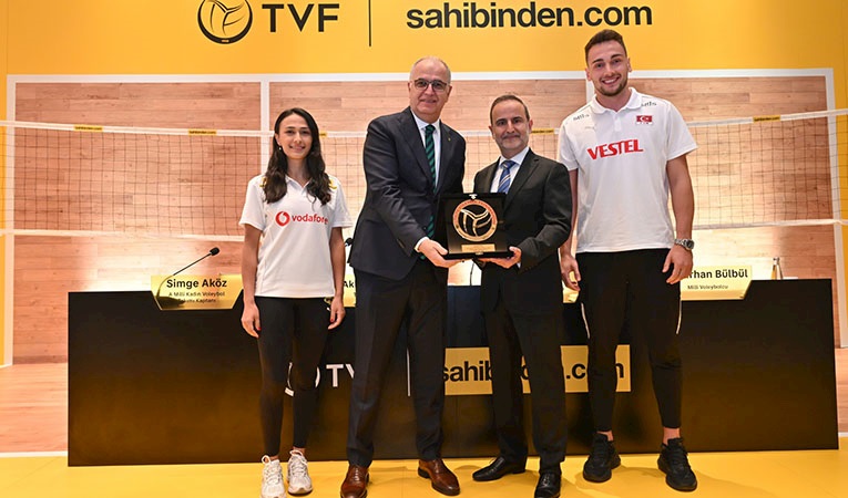 sahibinden.com'dan Türkiye Voleybol Milli Takımlarına destek