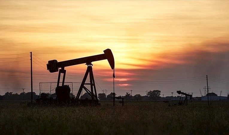 IEA, petrol talebi artış öngörüsünü revize etti