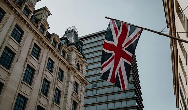 İngiltere ekonomisi Şubat'ta beklentilerin üzerinde büyüdü