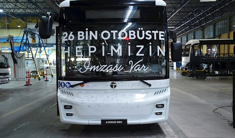 TEMSA 26 bininci otobüsünün banttan inişini kutladı