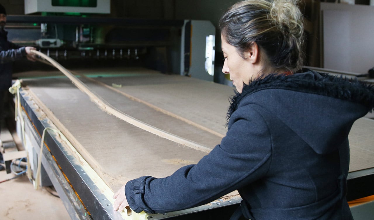 Devletten hibe aldı, mobilya atölyesi kurdu