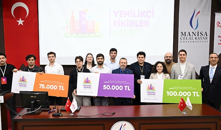 Gençlerin bilimsel projelerini ödüllendirdiler