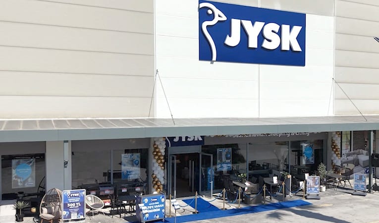 Her ay yeni bir mağaza hedefiyle büyümesini sürdürüyor