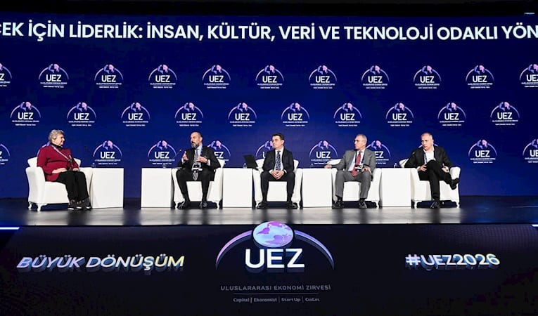 Belirsizliğin normalleştiği bu dönemde liderlik ön plana çıkıyor