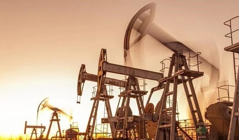 Trump'ın petrol fiyatlarını stratejik rezerv salımıyla frenleme adımları ABD'nin enerji güvenliğini aşındırıyor