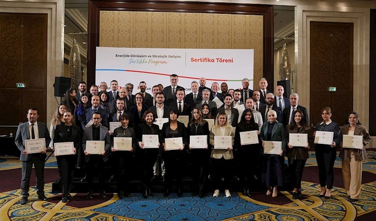 "Enerjide Dönüşüm ve Stratejik Gelişim Programı" ilk mezunlarını verdi