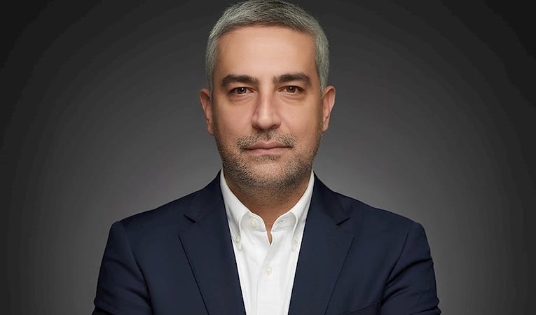 Beyaz Yakanın Dört Mevsimi raflardaki yerini aldı