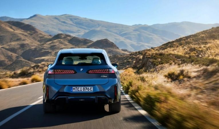 Tek şarjla 1.000 km’yi aşan BMW iX3’in dikkat çeken performans hikâyesi