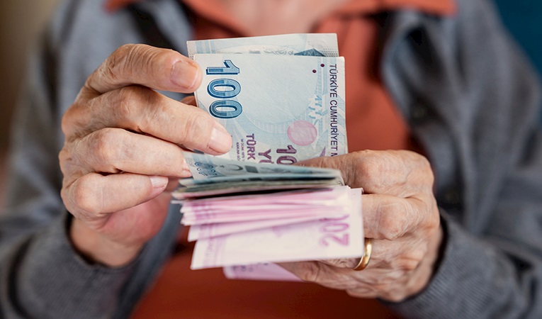 Memur ve emeklilerin yeni zam verisi ne oldu?