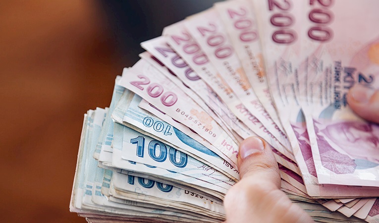KKM hesaplarından çıkış hızlandı