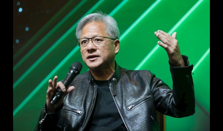 Nvidia CEO'su anlattı: Endüstrinin geleceği 2 fabrikadan oluşacak