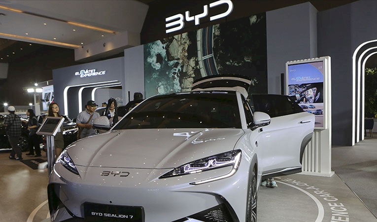 Tamamen elektrikli: Avrupa'da ilk kez Tesla'yı geçti