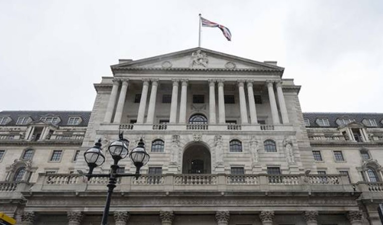 İngiltere Merkez Bankası (BoE) faiz oranını düşürdü