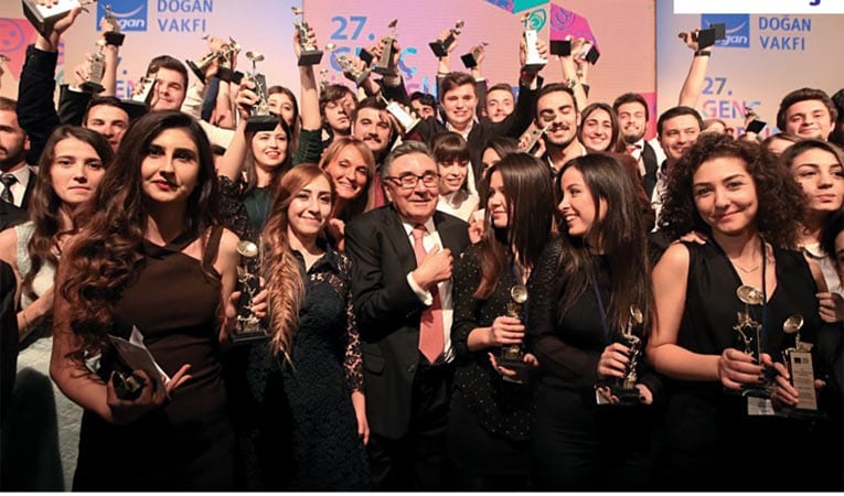 Genç iletişimciler ödüllerini aldı
