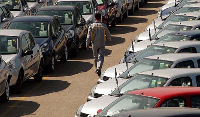 Otomotiv pazarı nisanda yüzde 10,5 daraldı
