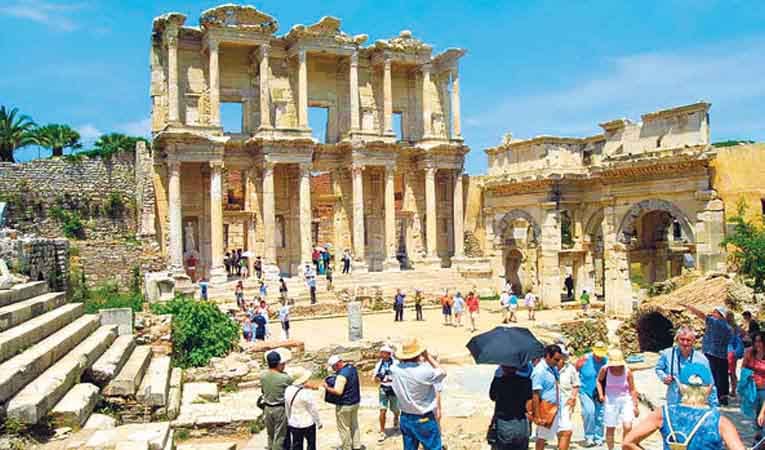 Turizm gelirinde sert düşüş