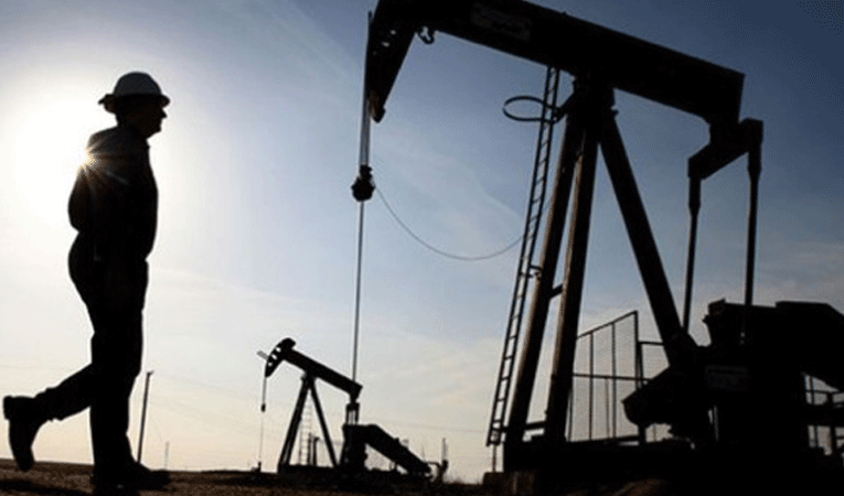 Petrol zirveden indi!