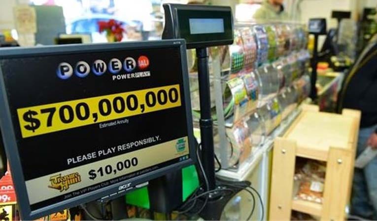 700 milyon dolarlık rekor loto ikramiyesi