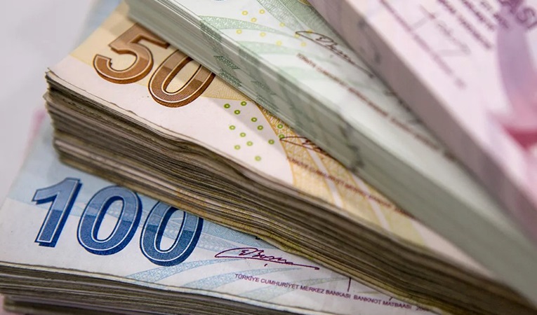 Hazine nakit dengesi, nisan ayında açık verdi