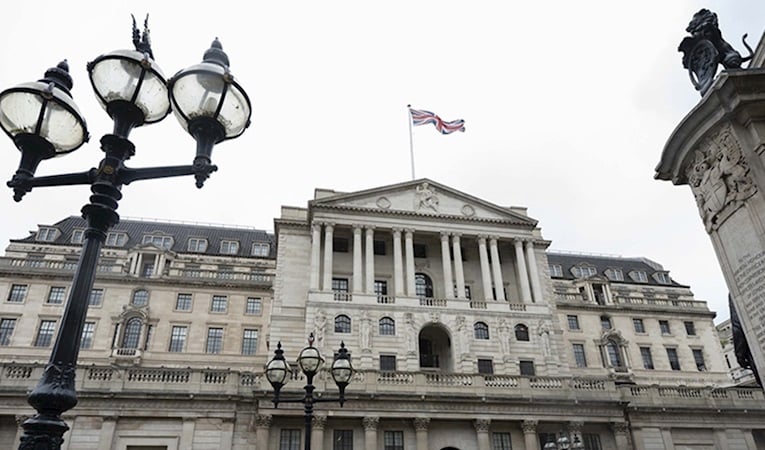 İngiltere Merkez Bankası faizi sabit bıraktı