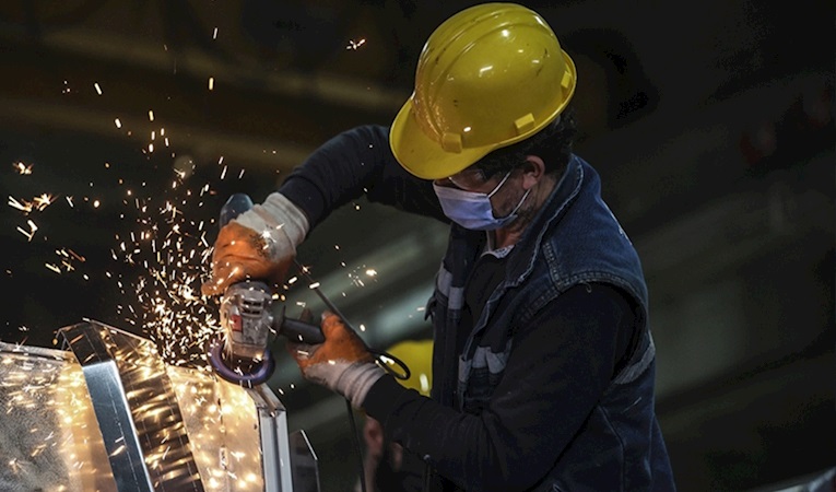 Sanayi üretiminde daralma sürüyor