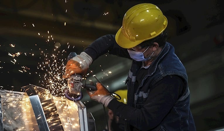 Sanayi üretim endeksi Ocak'ta aylık yüzde 2,8, yıllık yüzde 1,8 azaldı