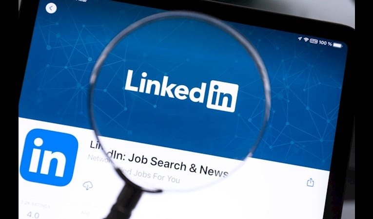 Türkiye'den iki gazeteci LinkedIn'in küresel iş ve finans listesinde ilk 100'de
