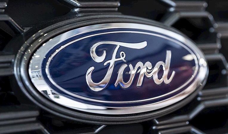 Ford, mali tahminlerini askıya aldı