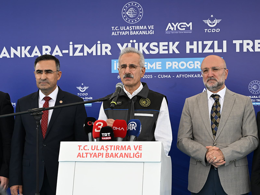 "Ankara-İzmir seyahat süresi 3,5 saate düşecek"