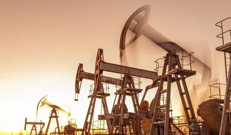Küresel petrol rafineri kapasitesinde 2030'a kadar günlük 4,2 milyon varillik artış bekleniyor