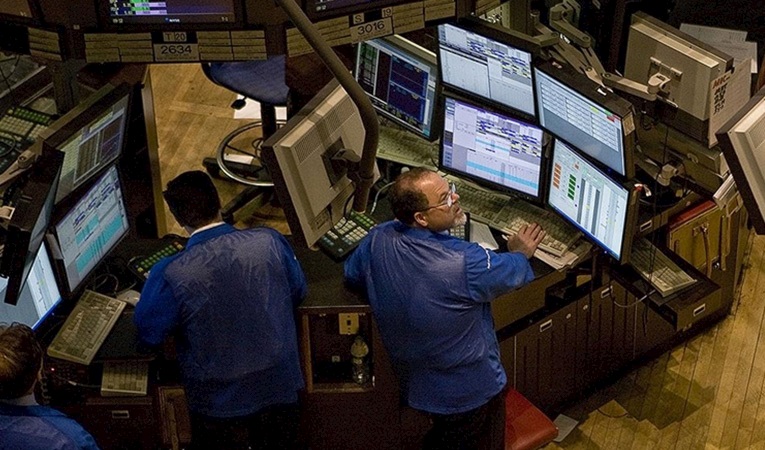 Küresel piyasalarda risk iştahı haftanın son işlem gününde düşük seyrediyor