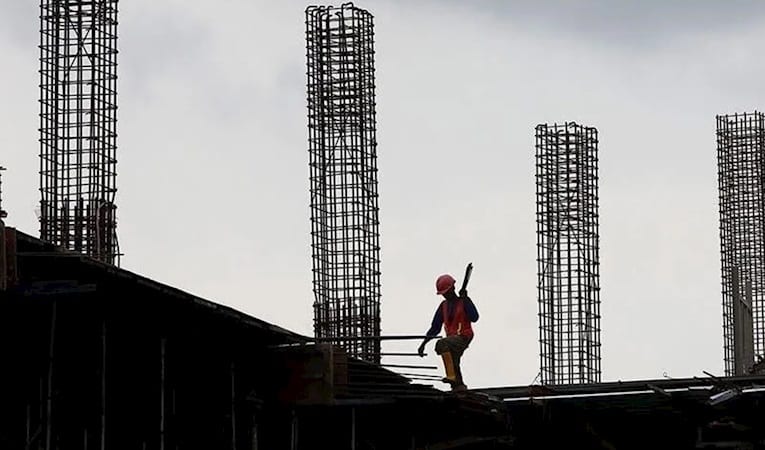 Hizmet ve inşaatta güven artarken, perakende ticarette azaldı