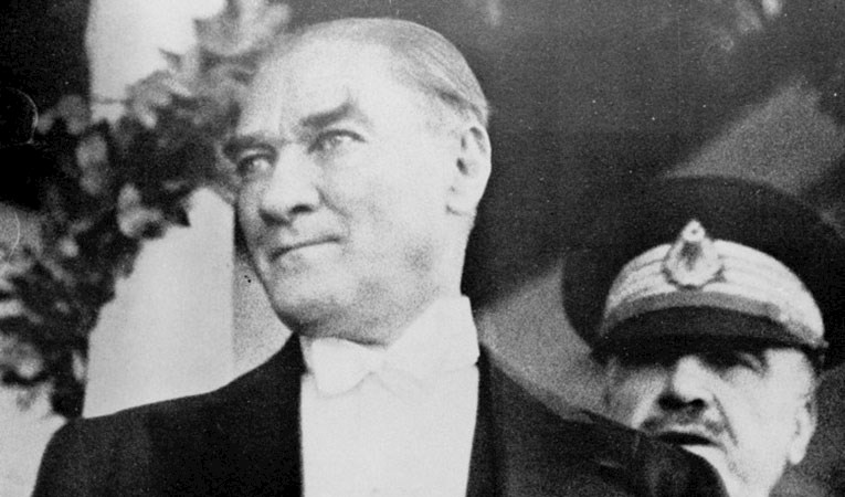ATATÜRK'ÜMÜZÜ sevgi ve özlemle ANIYORUZ